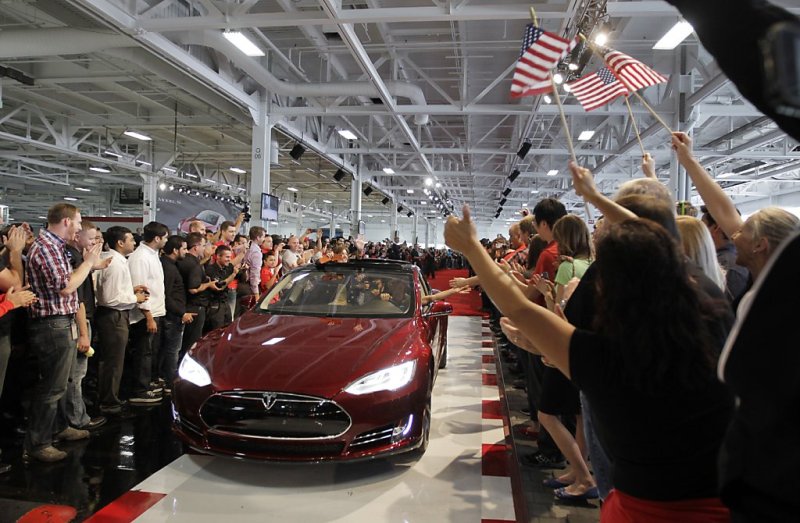 Tesla вошла в десятку самых дорогих автомобильных брендов