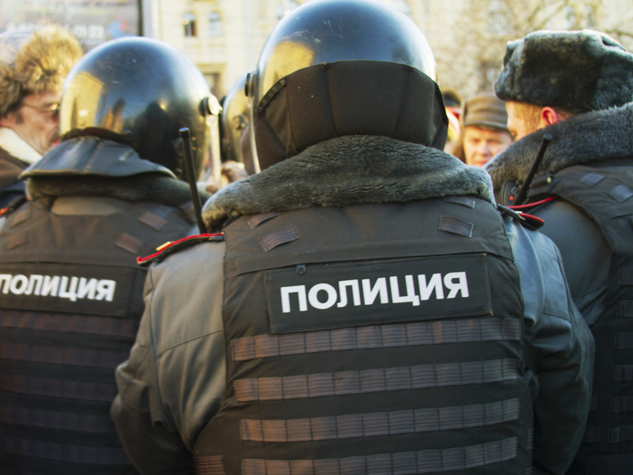 Из окна квартиры на западе Москвы пьяный мужчина стрелял по машинам