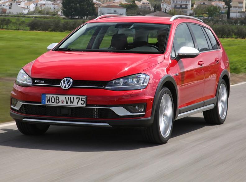 Volkswagen озвучил цены на рестайлинговый Golf