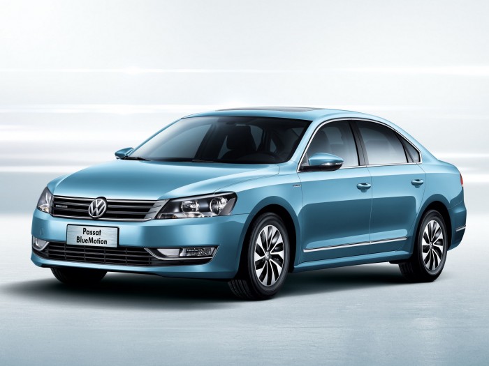 2013_Volkswagen_Passat_BlueMotion_-_China_version_001_0105