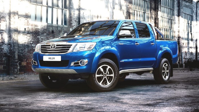 2014-Toyota-Hilux-Invincible-new