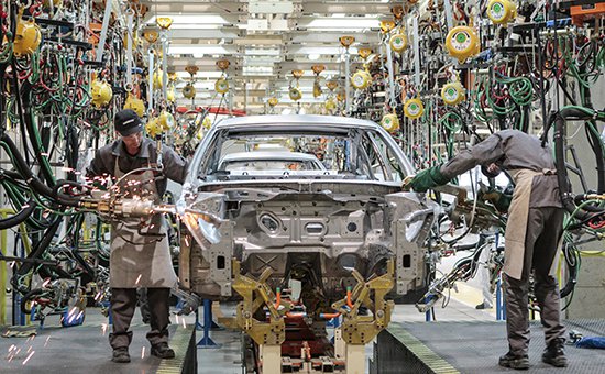 Nissan из-за кризиса уволит 500 человек с завода в Петербурге