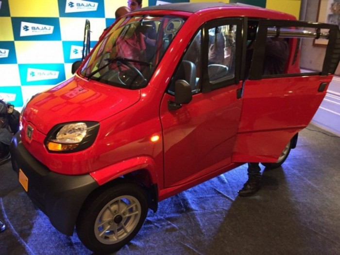 В Индии состоялась премьера самого дешевого автомобиля Bajaj Qute