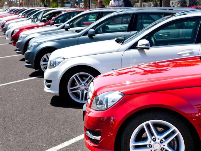 Эксперты ухудшили прогноз по продажам машин в России