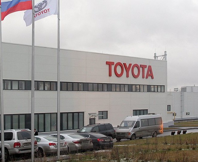 Завод Toyota в Петербурге на две недели останавливает конвейер