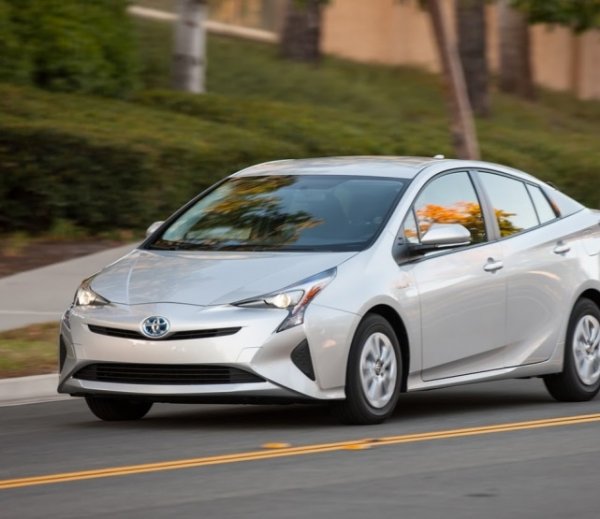 Toyota не планирует пока выводить на рынок США полноприводную Prius