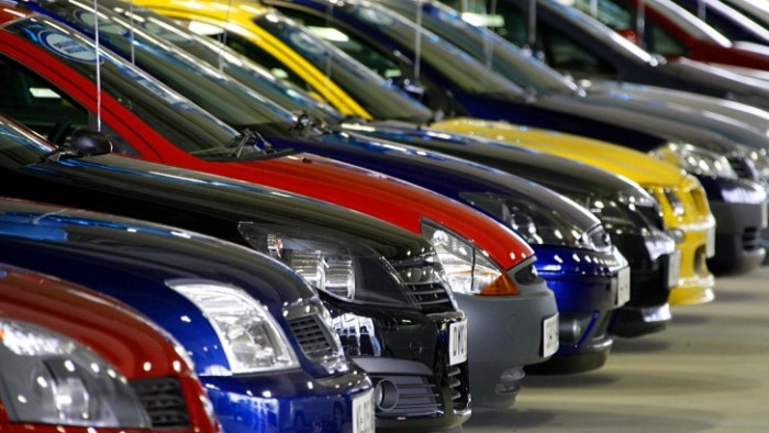 Уровень продаж автомобилей в РФ существенно снизился