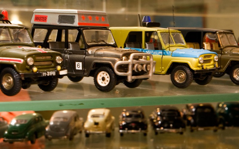 Почему 1 43. Коллекция автомобилей. Копии моделей автомобилей. Коллекция масштабных моделей автомобилей 1 43. Отечественные автомобили игрушки.